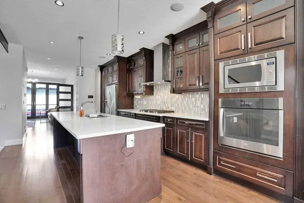 1018 S 20 AVE SE, Calgary, AB T2G 1M6