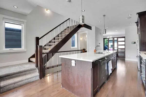 1018 S 20 AVE SE, Calgary, AB T2G 1M6