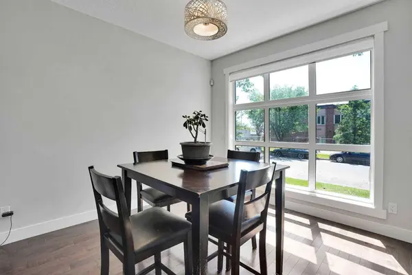 1018 S 20 AVE SE, Calgary, AB T2G 1M6