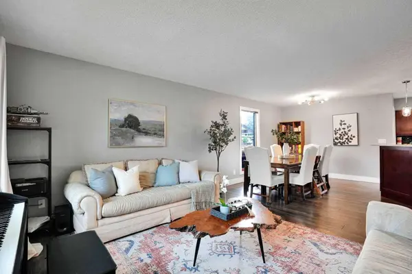 35 Queen Isabella Close SE, Calgary, AB T2J3R2