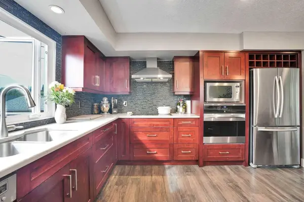 35 Queen Isabella Close SE, Calgary, AB T2J3R2
