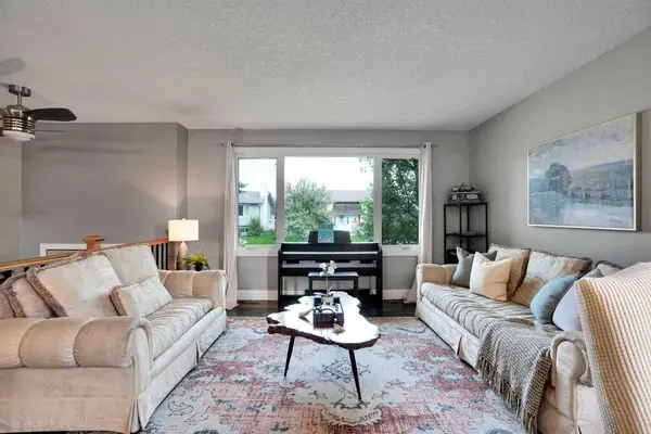 35 Queen Isabella Close SE, Calgary, AB T2J3R2