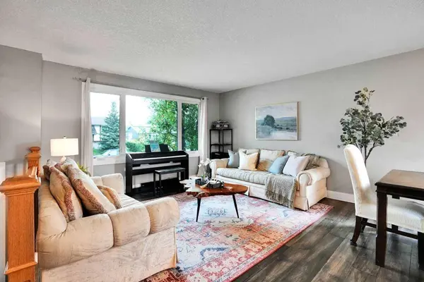 35 Queen Isabella Close SE, Calgary, AB T2J3R2