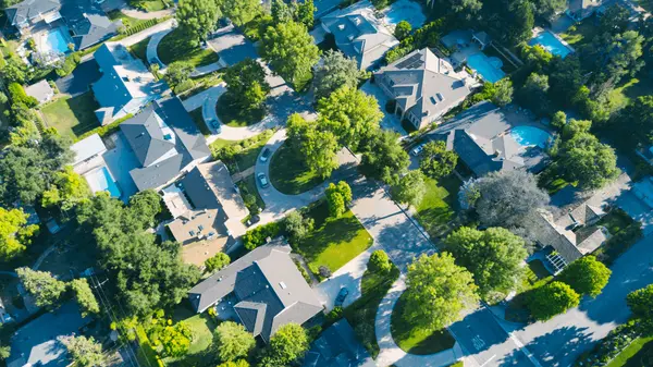 What are the best suburbs near Dallas for families in 2026?,Delisa Lapinsky