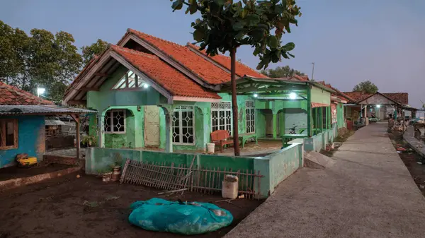  What Buyers Need to Know About Buying in a Transitional Neighborhood,Delisa Lapinsky