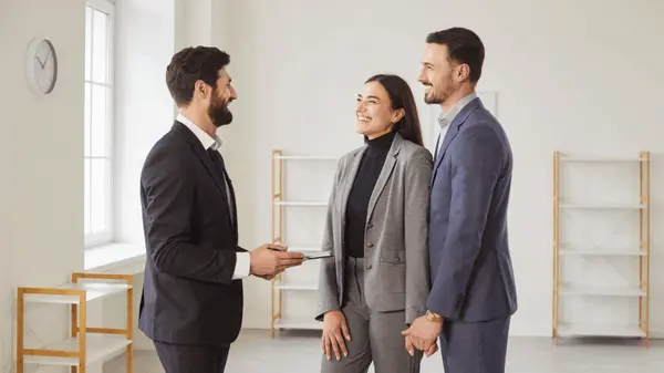 feature image of How Do Buyers Shop Smart When Inventory Changes Weekly?