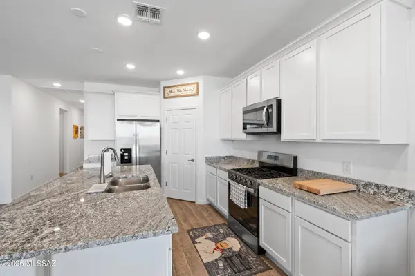 10072 S Arnold Ranch Road, Vail, AZ 85641