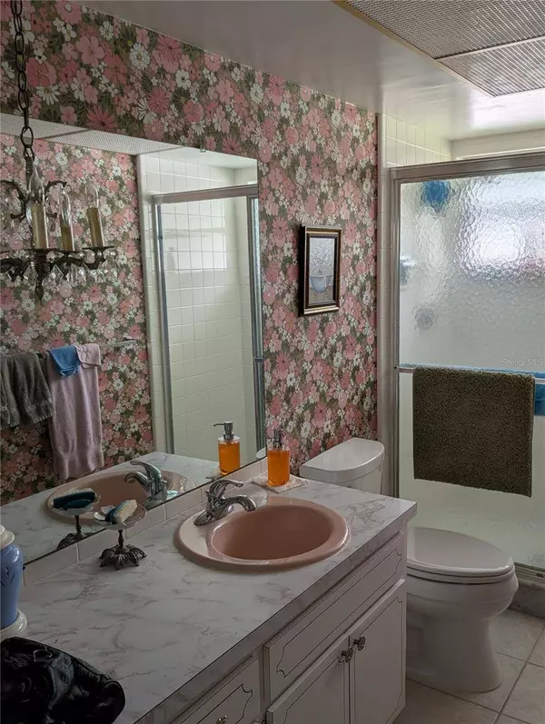 8864 15TH WAY N, St Petersburg, FL 33702