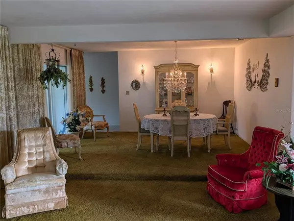 8864 15TH WAY N, St Petersburg, FL 33702