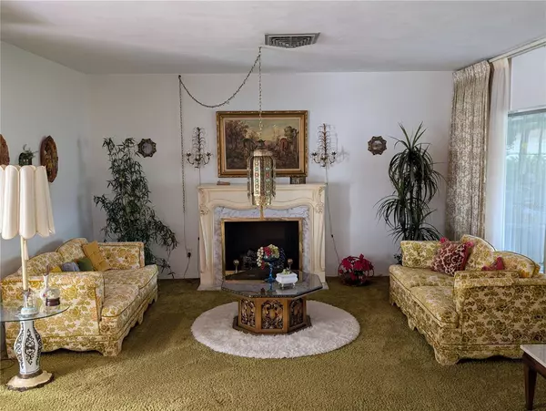 8864 15TH WAY N, St Petersburg, FL 33702