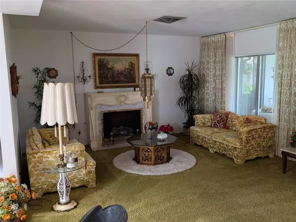 8864 15TH WAY N, St Petersburg, FL 33702