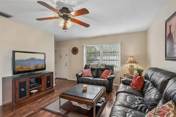 390 301 BLVD W #4D, Bradenton, FL 34205