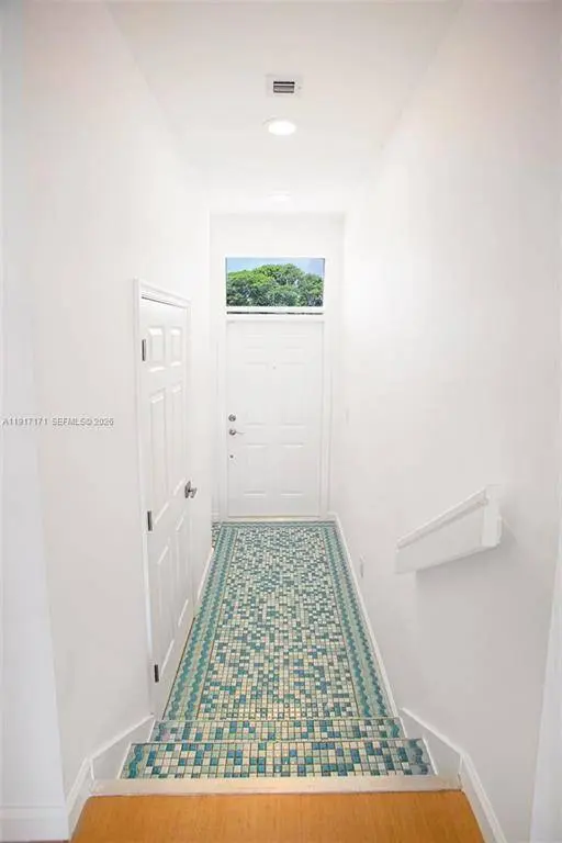 1998 NE 7th St #104, Deerfield Beach, FL 33441-3712