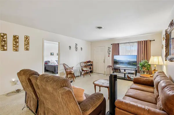 2210 GENTIAN RD, Venice, FL 34293