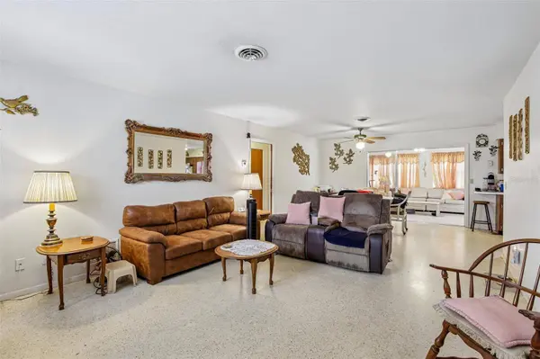 2210 GENTIAN RD, Venice, FL 34293