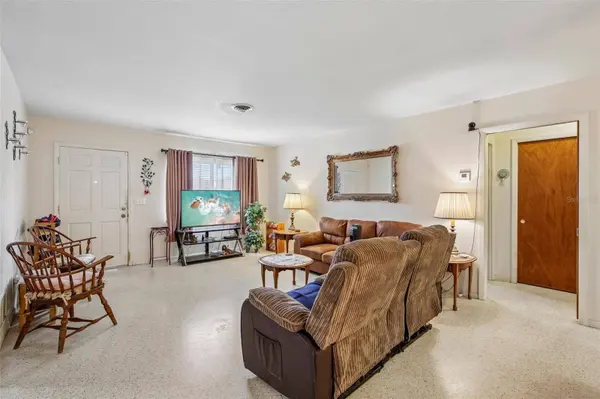 2210 GENTIAN RD, Venice, FL 34293