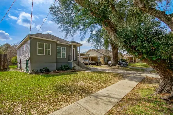 1470 RIVIERA AVE, New Orleans, LA 70122
