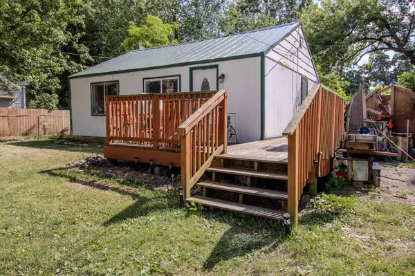 712 S Lagrave Street, Paw Paw, MI 49079