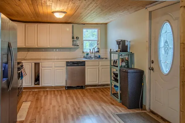 712 S Lagrave Street, Paw Paw, MI 49079