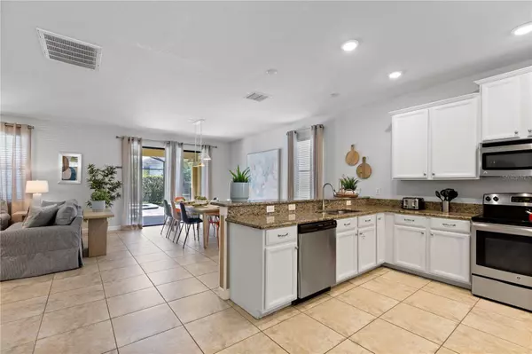 9023 SHADOW MOUNTAIN ST, Davenport, FL 33896