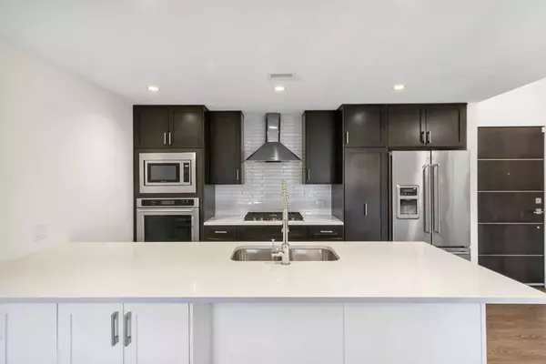 3320 3 AVE NW #106, Calgary, AB T2N 0L9