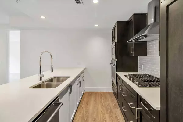 3320 3 AVE NW #106, Calgary, AB T2N 0L9