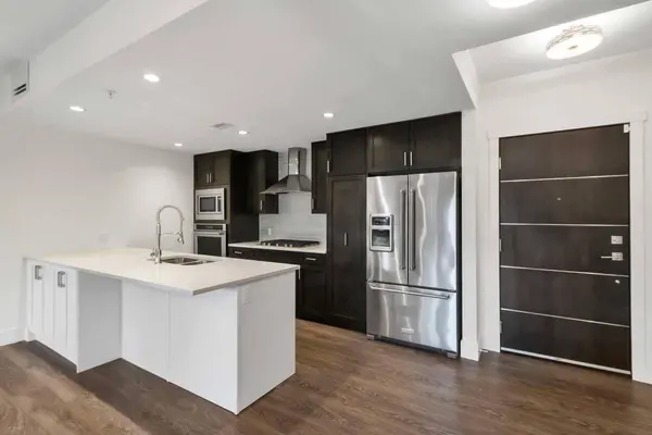 3320 3 AVE NW #106, Calgary, AB T2N 0L9