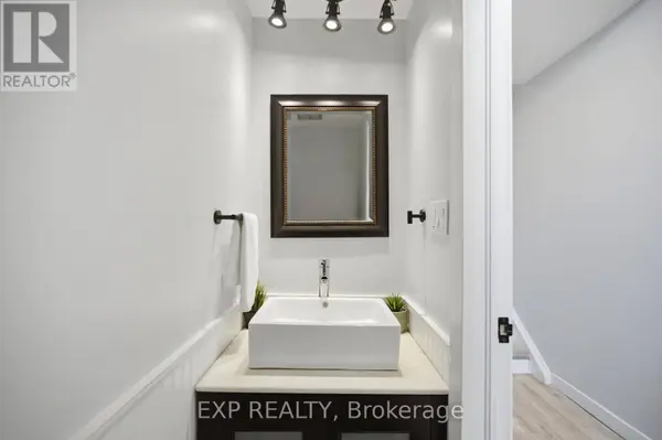 2092 ERIC CRESCENT, Ottawa, ON K1B4P4