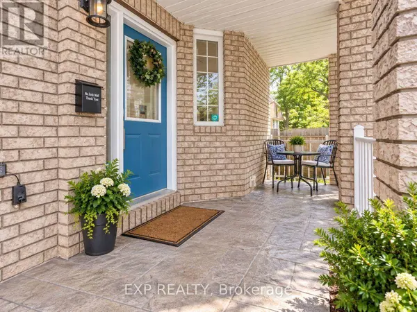203 THORNBURY CRESCENT, Ottawa, ON K2G6B9
