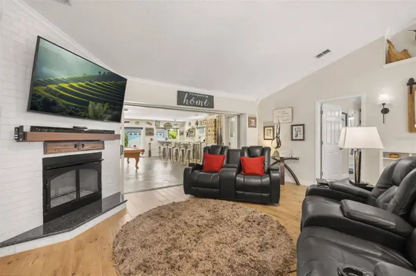 33000 LAKESHORE DR, Tavares, FL 32778