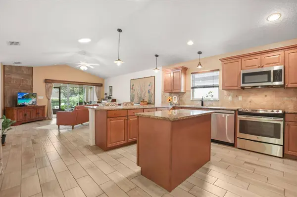 30429 ISLAND CLUB DR, Tavares, FL 32778
