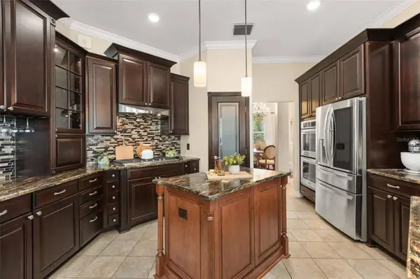15900 ACORN CIR, Tavares, FL 32778
