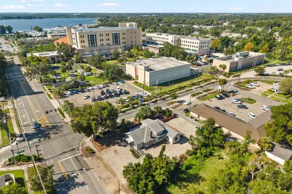305 N SINCLAIR AVE, Tavares, FL 32778