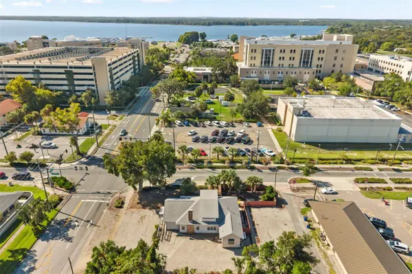 305 N SINCLAIR AVE, Tavares, FL 32778