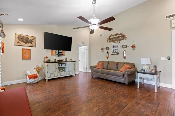 93 Pepper Corn LN, Rossville, GA 30741