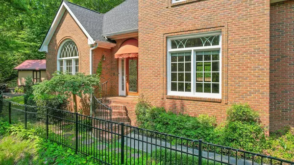 2001 Eagle Point DR, Dalton, GA 30720