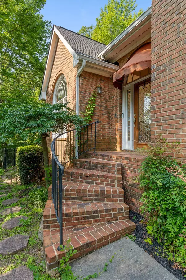 2001 Eagle Point DR, Dalton, GA 30720