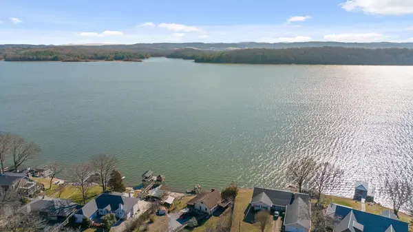 2296 Shore Acres RD, Soddy Daisy, TN 37379