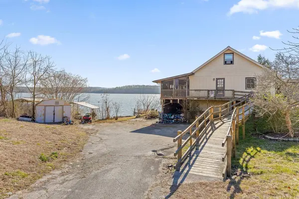 2296 Shore Acres RD, Soddy Daisy, TN 37379