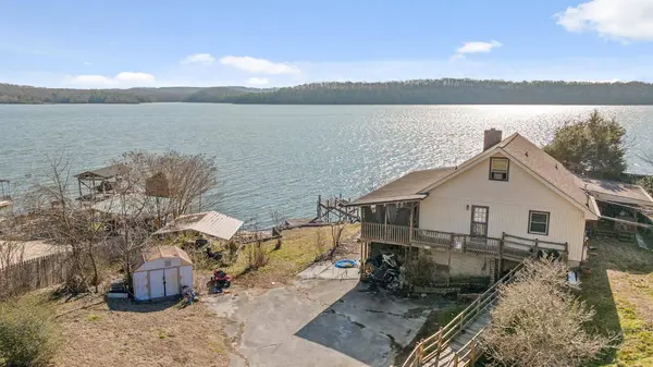 2296 Shore Acres RD, Soddy Daisy, TN 37379