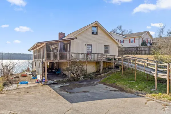 2296 Shore Acres RD, Soddy Daisy, TN 37379