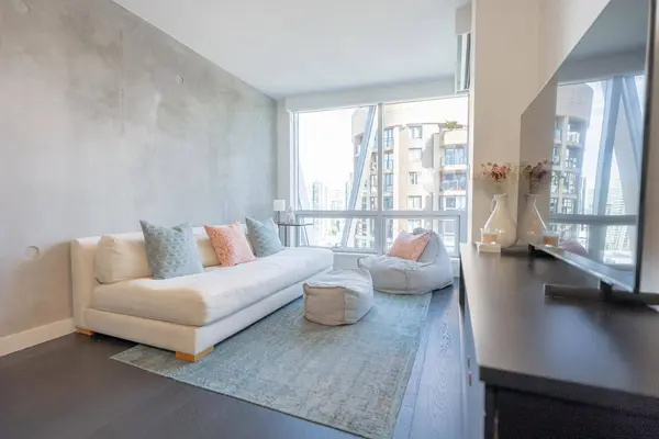 1111 Richards ST #1206, Vancouver, BC V6B 0S3