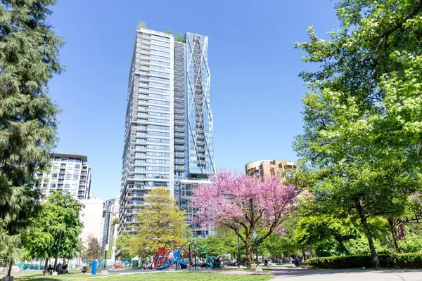 1111 Richards ST #1206, Vancouver, BC V6B 0S3