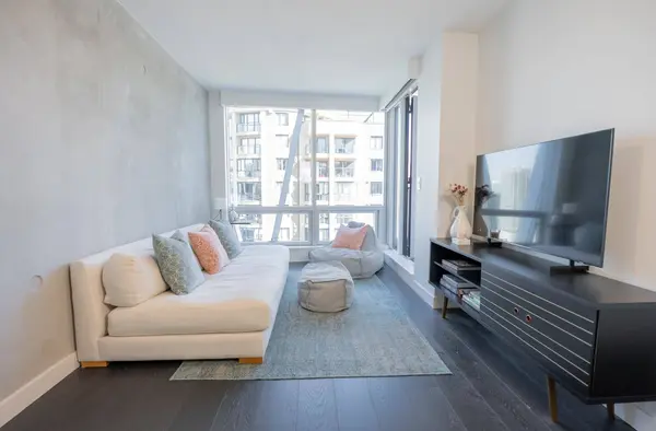 1111 Richards ST #1206, Vancouver, BC V6B 0S3
