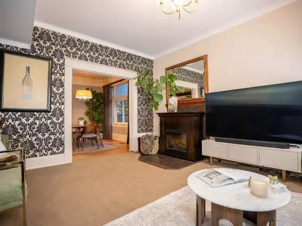 124 Sixth Avenue, New Westminster, BC V3L 1T4