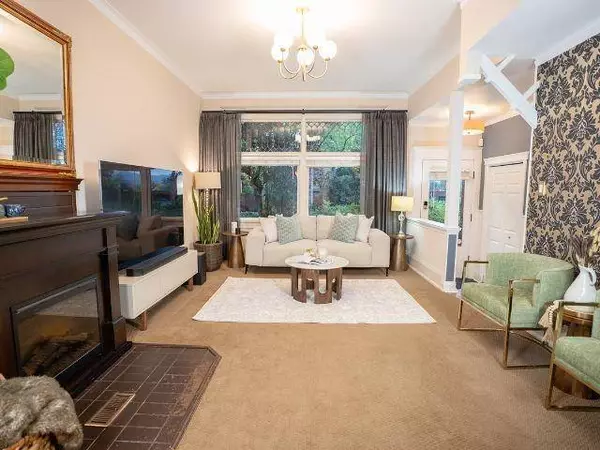 124 Sixth AVE, New Westminster, BC V3L 1T4