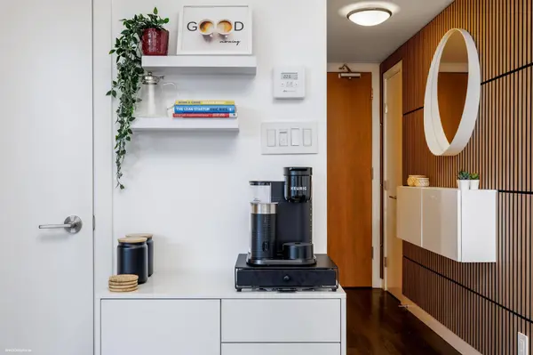 161 E 1st ST #607, Vancouver, BC V6A 0G1