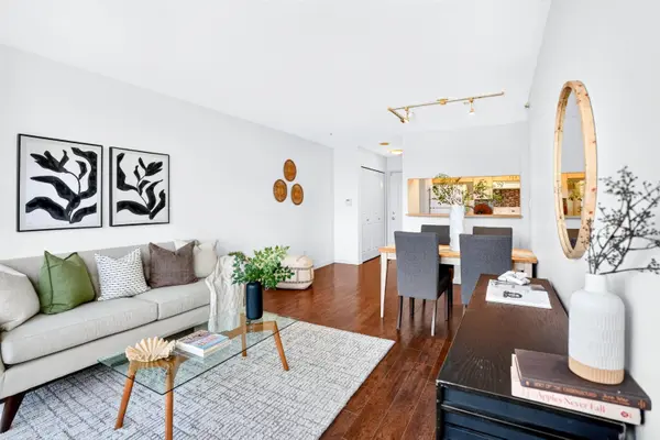 3588 Crowley DR #1001, Vancouver, BC V5R 6H3