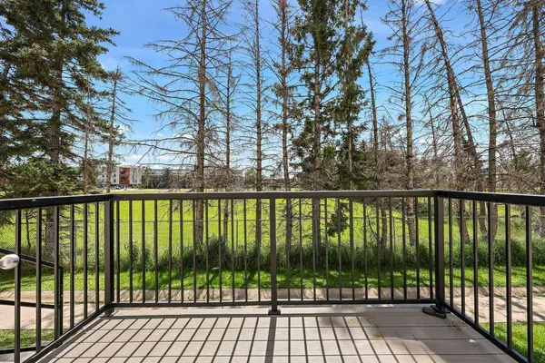 4531 7 AVE SE #15, Calgary, AB T2G 2Y9