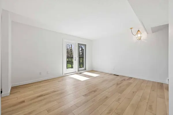 4531 7 AVE SE #15, Calgary, AB T2G 2Y9